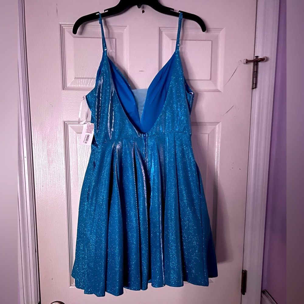 Hoco dress never worn new with the tag on it